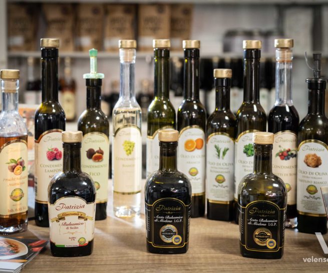 Essig und Öl Auswahl bei Ars Vivendi ©Velensek Image