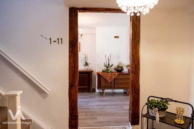 Sonntagshotel: Eingang ©Velensek Image